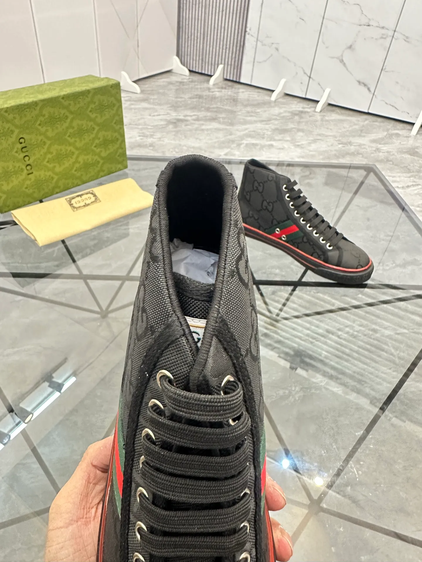 Men's shoes: 💰P420¥ Product trademark: Gucci* "Gucci*" high-top casual shoes Regular size: 38-44 (can be customized to 45.46.) Product materials: Original material from the upper counter, breathable lining, original outsole. Number: 661